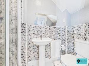 En Suite - click for photo gallery